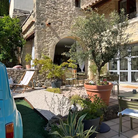 Les 3 Contes Oda ve Kahvaltı Vallabrix